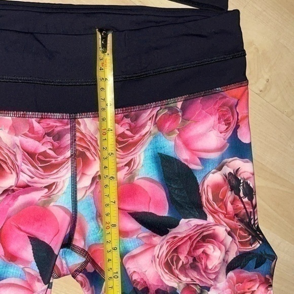 Lululemon set top + inspire crop leggings 8 rose secret garden gently preloved - Picture 7 of 16